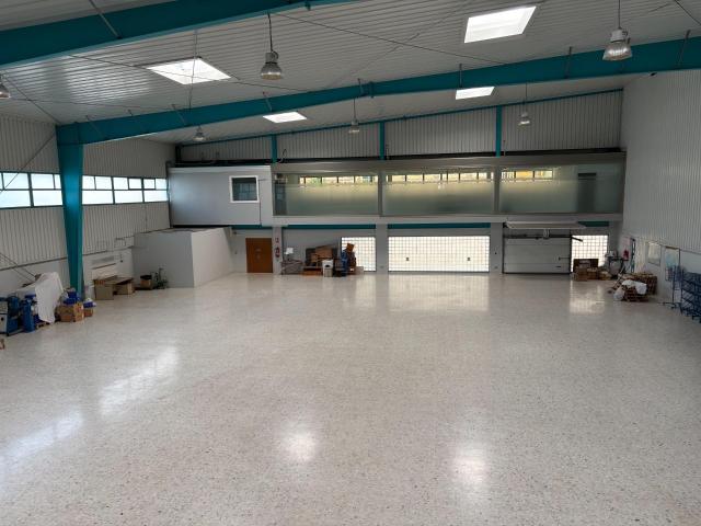 Nave industrial, ideal para almacén y oficinas