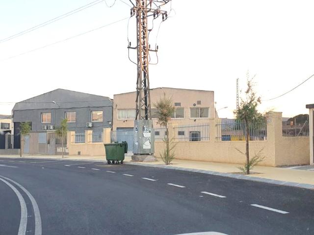 Nave industrial ocupada con oficinas en polígono Campo Alto, Elda