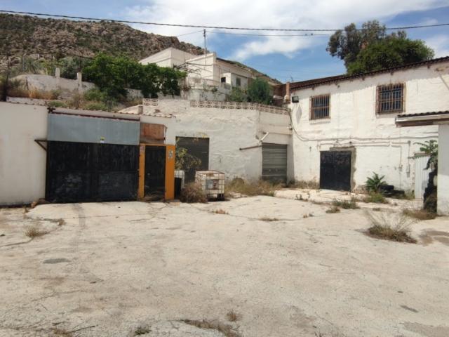 Nave industrial situada en Elda Alicante