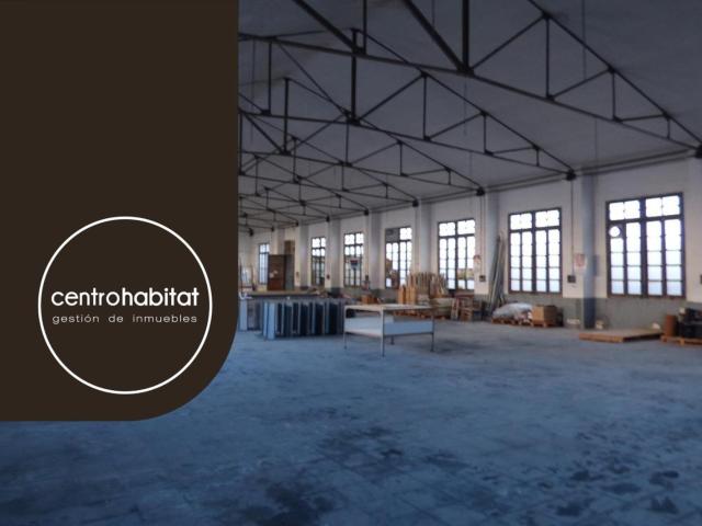 Nave industrial con 1200 m2 en el centro de Petrer
