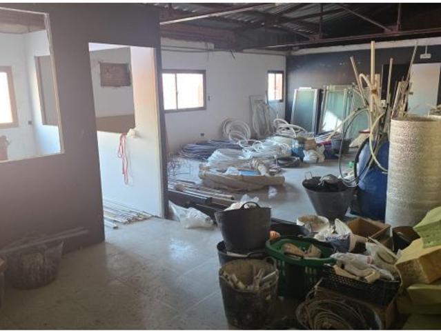 Nave Industrial Premium en Francolí: Logística, Imagen Corporativa y Patio Privado
