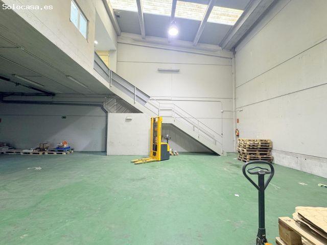 Nave industrial versátil con oficinas, gran portón eléctrico y excelente distribución en el Polígono