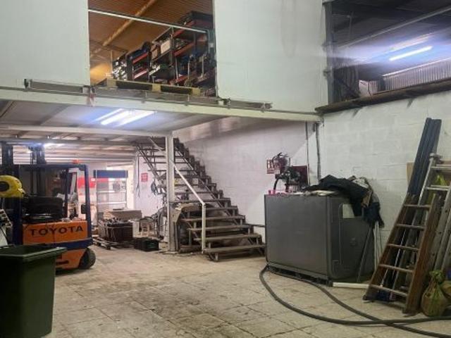 NAVE INDUSTRIAL ZONA LA BANDA