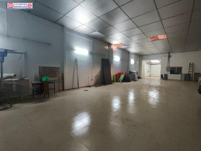 NAVE JUNTO A CONVENTO SANTA CLARA DE 350 METROS CON PUERTA AUTOMÁTICA, BAÑOS Y LUZ TRIFÁSICA
