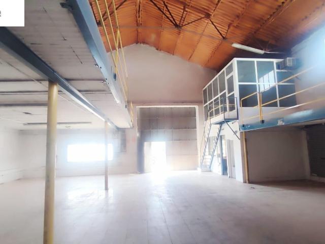NAVE JUNTO A CARRETERA NACIONAL 430 BARRAX