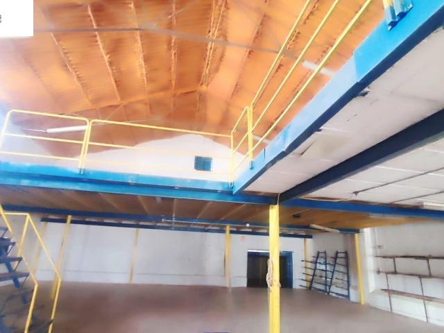NAVE JUNTO A CARRETERA NACIONAL 430 BARRAX