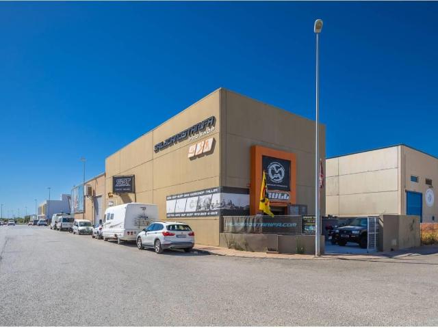 Nave junto al Mar en el polígono industrial de Tarifa 450m² Tarifa