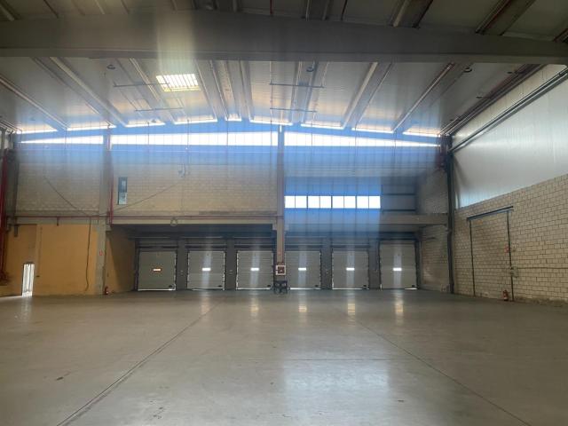 NAVE LOGÍSTICA CON MUELLES DE CARGA DISPONIBLE EN SEVILLA