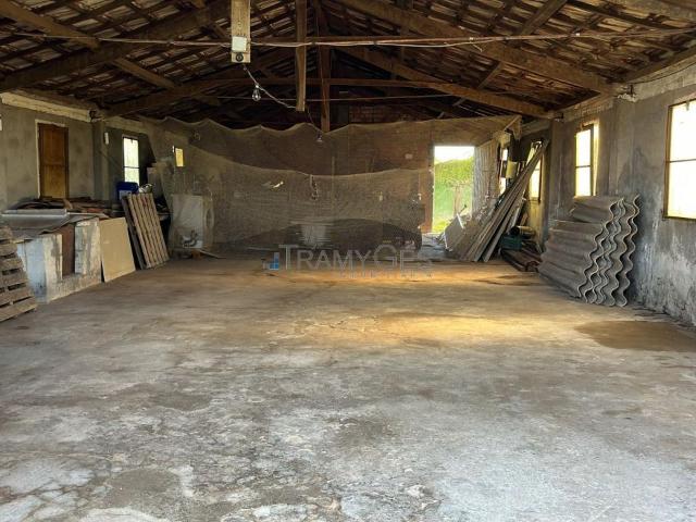 NAVE PARA ALMACÉN PRÓXIMA AL CENTRO DE TOMIÑO