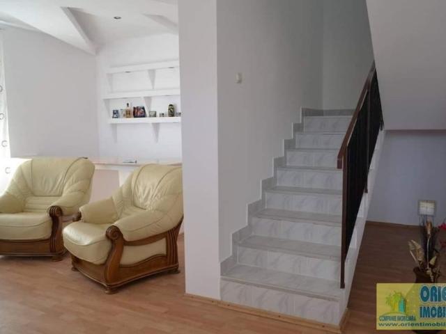 Navodari, P+1, 9 camere, vila de inchiriat