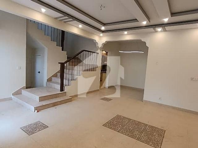 Naya Nazimabad 160 Square Yards Bungalow For Rent