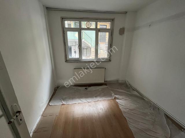 Naz Emlaktan Murat Reis Mahallesinde 1+1 Kiralık Daire
