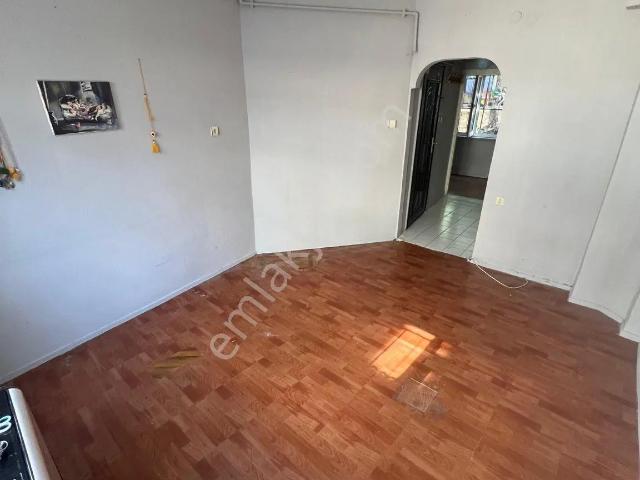 Naz Emlaktan Zeynep Kamil Mahallesinde 1+1 Kiralık Daire