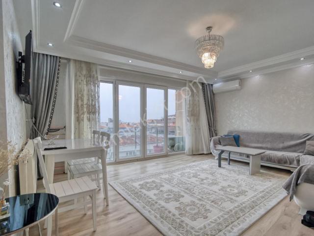 Nazım Hikmet Bulvarında Oturuma Hazır Boş Eşyalı Satılık 1+1