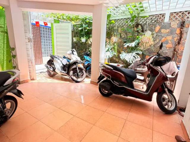 Ngã 4 Phú Nhuận Biệt thự rộng rãi 5 tầng vuông vức 12 tỷ