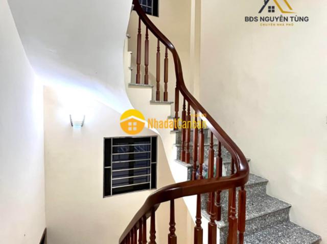 Ngọc hà 36m x 5 tầng nội thất gắn tường