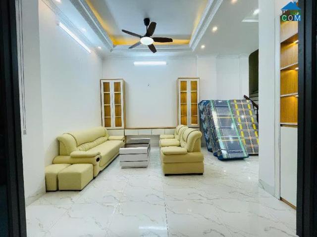 Ngọc Khánh 53M2 X 5 Tầng 9.8 Tỷ Oto Ngủ Trong Nhà Thang Máy Kinh Doanh Sang