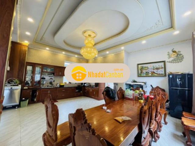 Ngộp nhà 3 tầng 252m pctrinh 15ty còn 12 5 tỷ