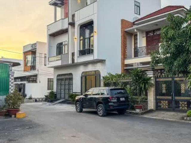Ngôi nhà ngang 5.3m hiếm khu Phước Bình DT rộng lớn 95m2 4 nơi ngủ rộng