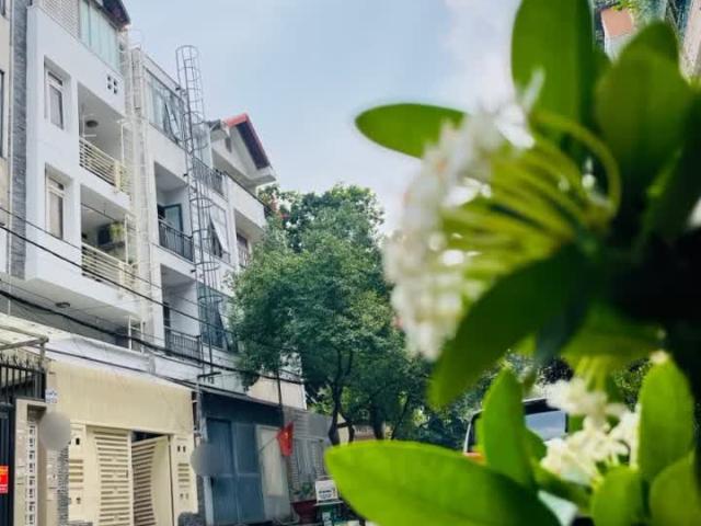 Ngay VinCom Nguyễn Xí Phân lô đồng bộ Mặt tiền kinh doanh, có dòng tiền ngang 5m bề thế