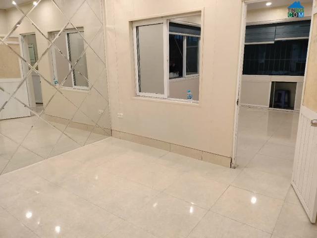 Nghĩa tân cầu giấy dt 18m2 t5 mt 3m 2.45tỷ ngõ thông ô tô quay đầu
