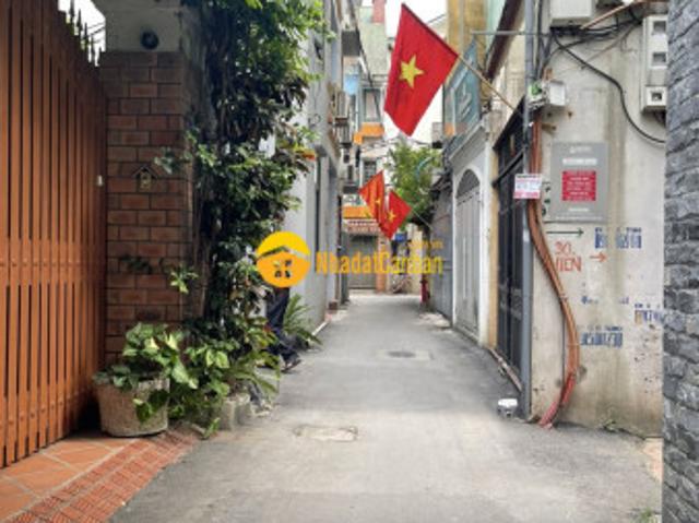 Nguyễn văn cừ nhà lô góc ô tô thông gần phố