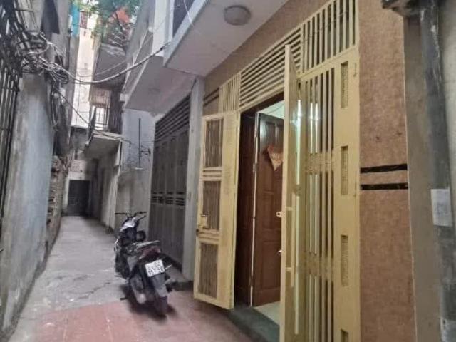 Nguyễn văn trỗi 20m ra ôtô dt 40m2 4 tầng mặt tiền 3.4m Giá 8 tỷ