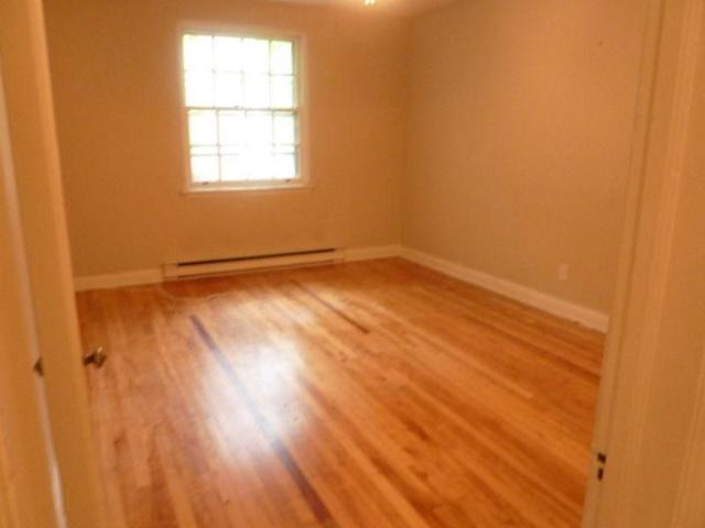 NDG, beau, tres grand 3 ½ Metro Snowdon, Villa Maria, Septembre Libre 1er Septembre. Tres grand 3 1/2 +den Env. 800pc. 1er etage