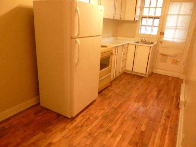 NDG, beau, tres grand 3 ½ Metro Snowdon, Villa Maria, Septembre Tres grand 3 1/2 + den Env. 800pc. 1er étage