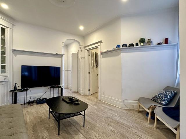NDG: Logement rénové de 2 chambres avec chauffage et électricité INCLUS, offert en location avec électros inclus !
