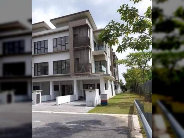 N'DIRA 3 STOREY TOWNHOUSE @ BANDAR SIERRA 16 PUCHONG, SELANGOR! CORNER UNIT!