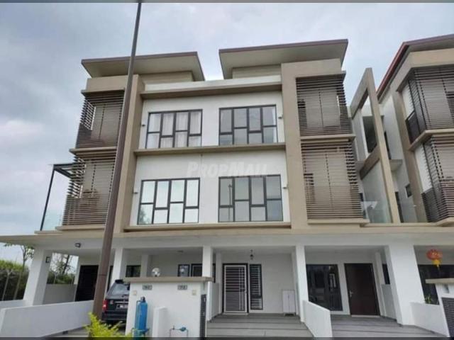 N'DIRA 3 STOREY TOWNHOUSE @ BANDAR SIERRA 16 PUCHONG, SELANGOR! INTERMEDIATE UNIT!