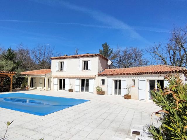 NEOULES à vendre maison spacieuse de 204m2 type 6 sur 1462m2 de terrain