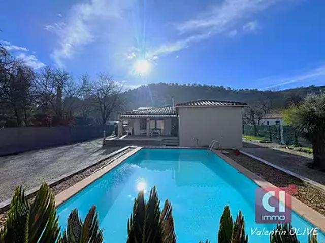 Néoules 83136 Achat / Vente maison 5 pièces t5 au dernier étage piscine
