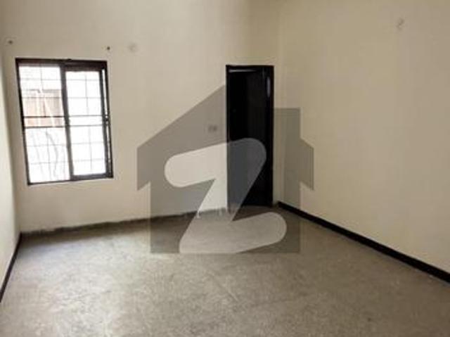 Neat n clean house for silent office or others at prime location johar town