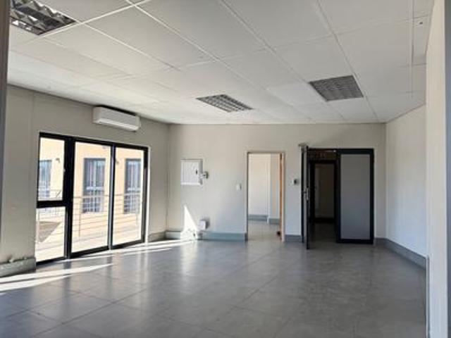 neat office suite in bendor