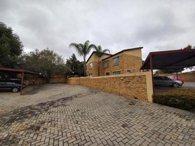 neat and cosy 2 bedroom duplex with.