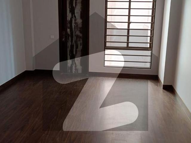 Neat And Clean House For Living Metropolis Residency