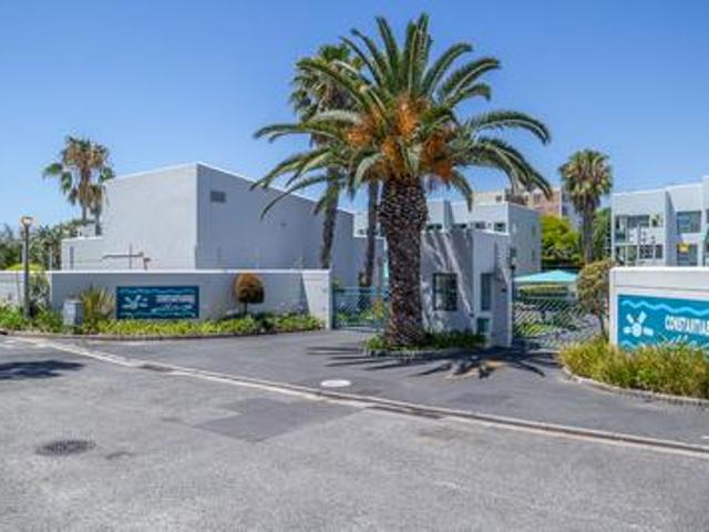 neat and modern 2nd floor 2 bed apar.
