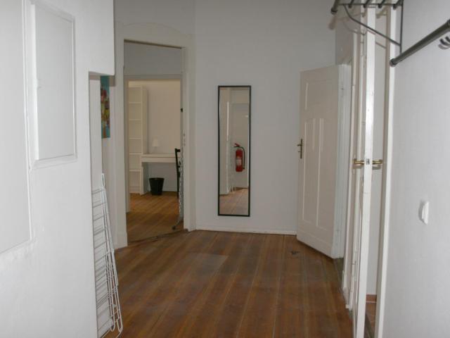 Neat and single bedroom in Moabit