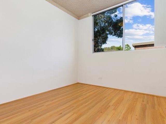 Neat | Bright | Charming | Two Bedder in the heart of Meadowbank