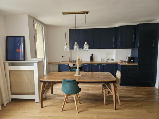 Neat, bright studio Boulogne Billancourt