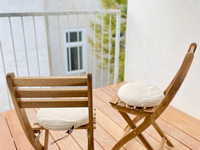 Neat, Charming Balcony Apartment, Vienna Amsterdam Apartments for Rent