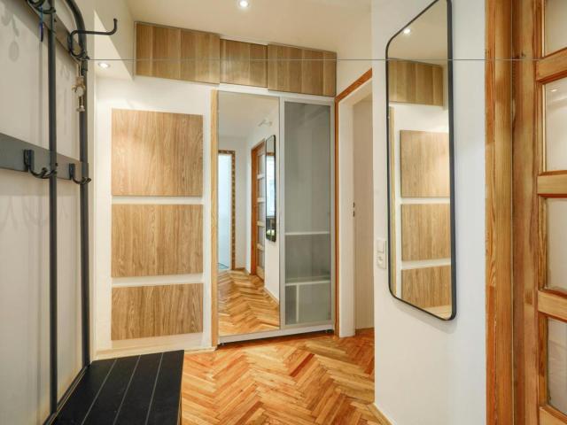 Neat double bedroom near Warsaw Central Railway Station