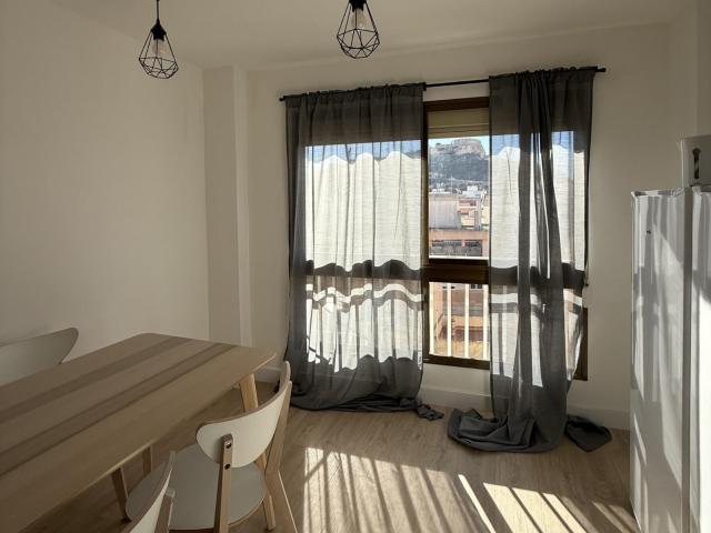 Neat double bedroom in Carolines Baixes