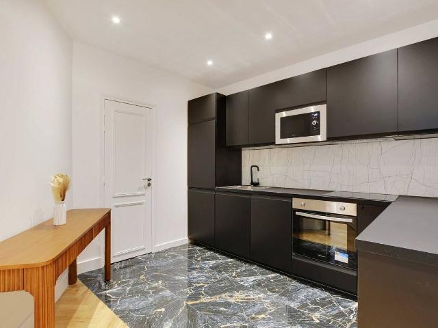 Neat, gorgeous flat in the 8th arrondissement, Paris Amsterdam Apartments for Rent
