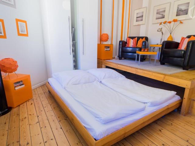 Neat home conveniently located, Berlin Amsterdam Apartments for Rent