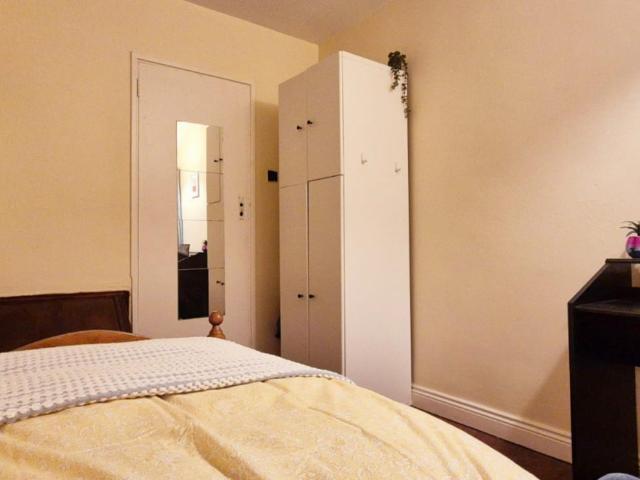 Neat single bedroom in Whitehall