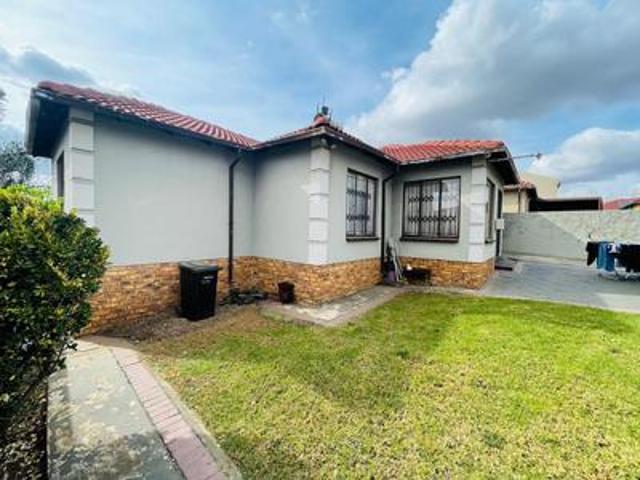neat two bedroom home with two geyse.