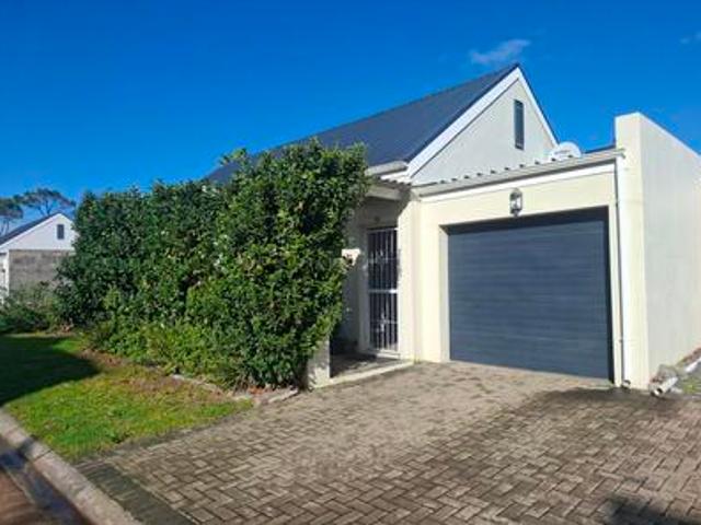 neat two bedroom townhouse to rent i.